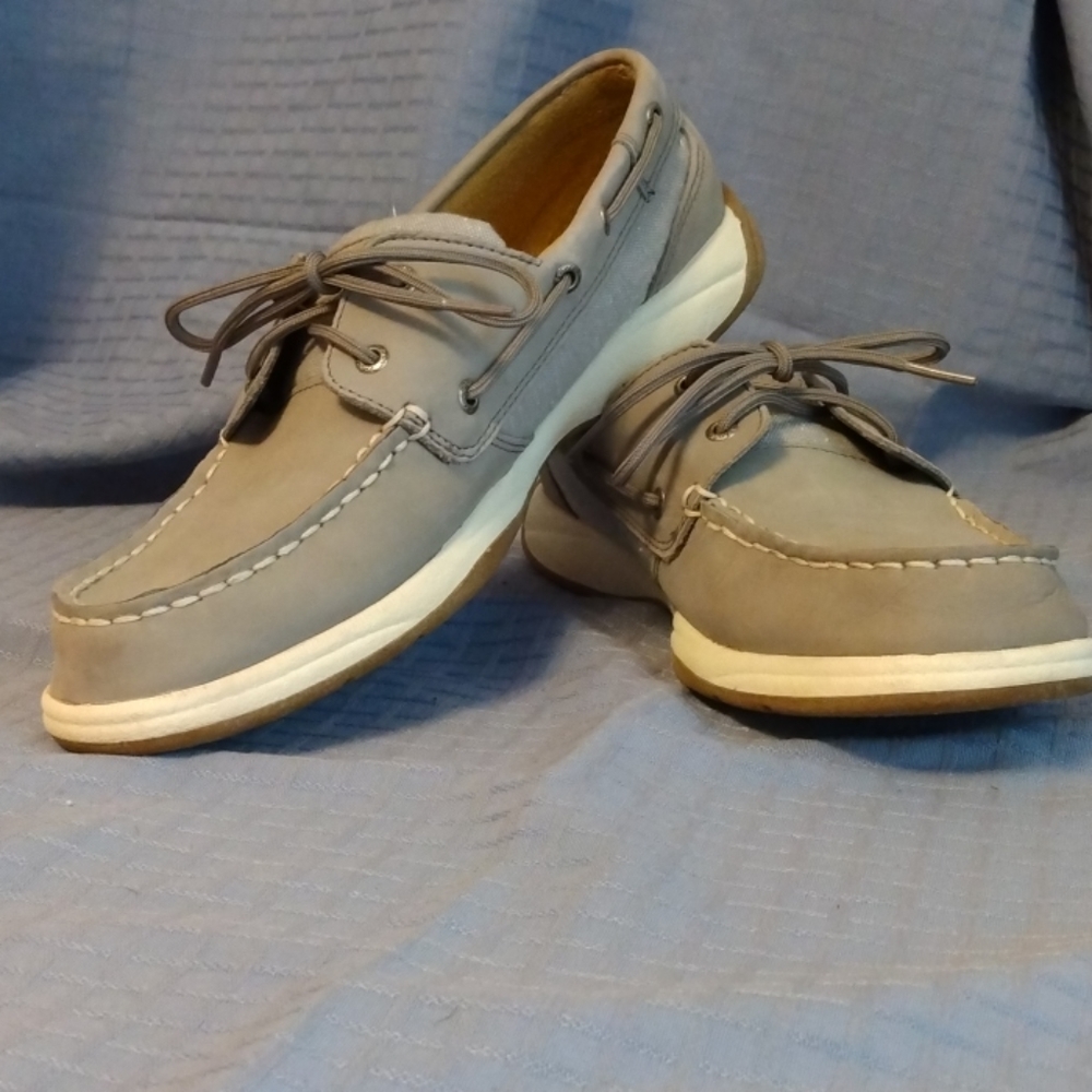 Sperry women's loafer type shoes